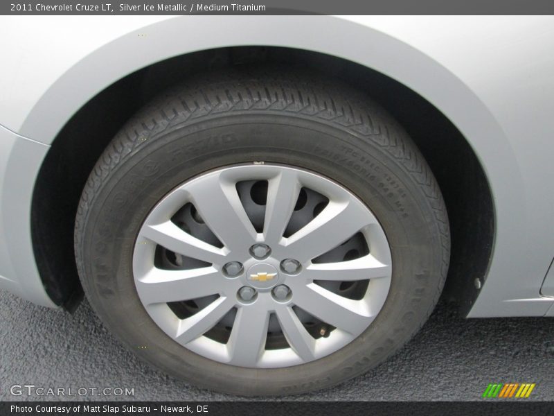 Silver Ice Metallic / Medium Titanium 2011 Chevrolet Cruze LT