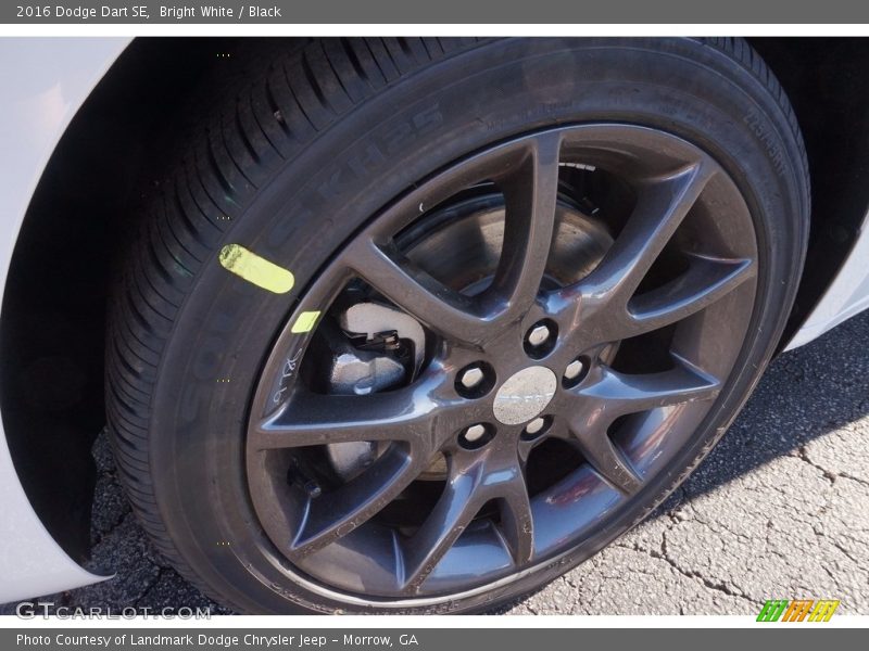 Bright White / Black 2016 Dodge Dart SE
