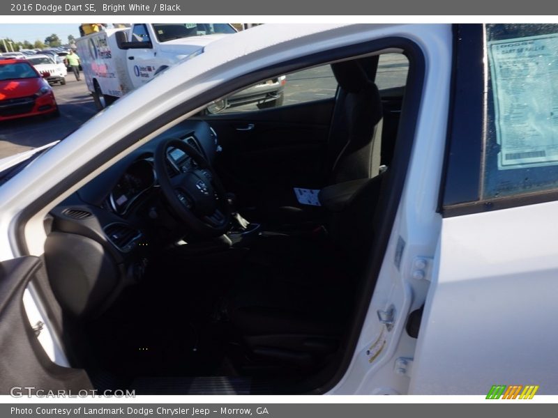 Bright White / Black 2016 Dodge Dart SE