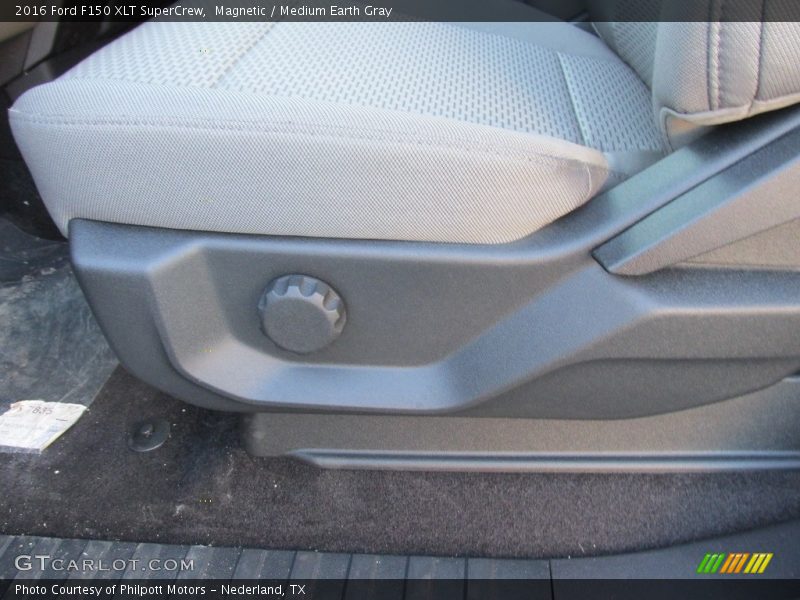 Magnetic / Medium Earth Gray 2016 Ford F150 XLT SuperCrew