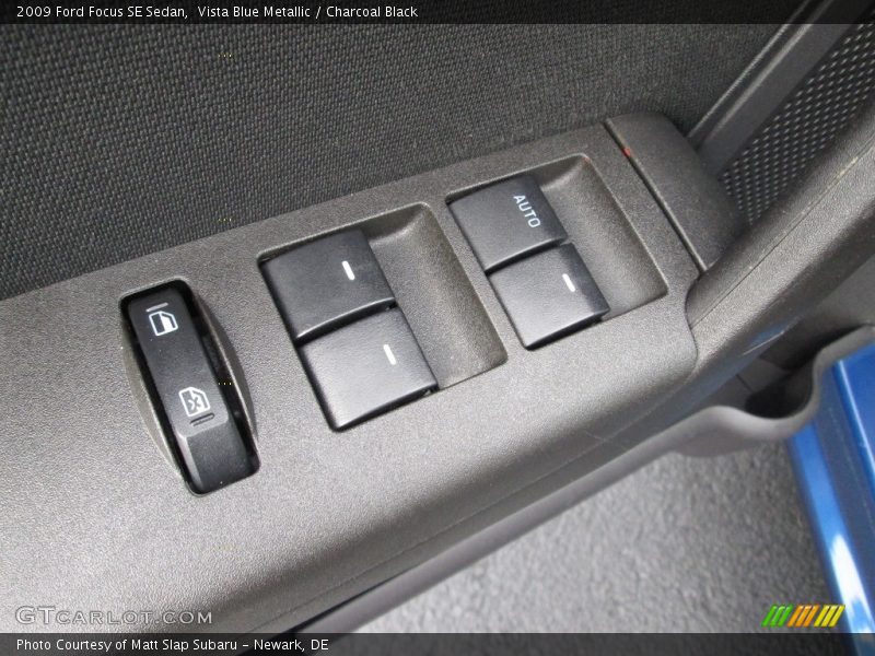 Vista Blue Metallic / Charcoal Black 2009 Ford Focus SE Sedan
