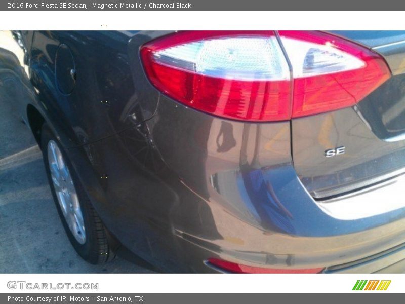 Magnetic Metallic / Charcoal Black 2016 Ford Fiesta SE Sedan