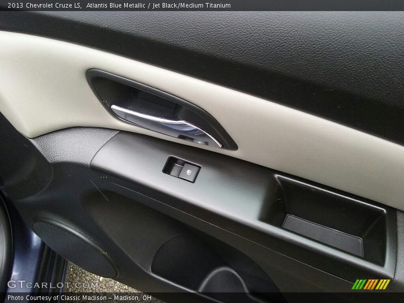 Atlantis Blue Metallic / Jet Black/Medium Titanium 2013 Chevrolet Cruze LS
