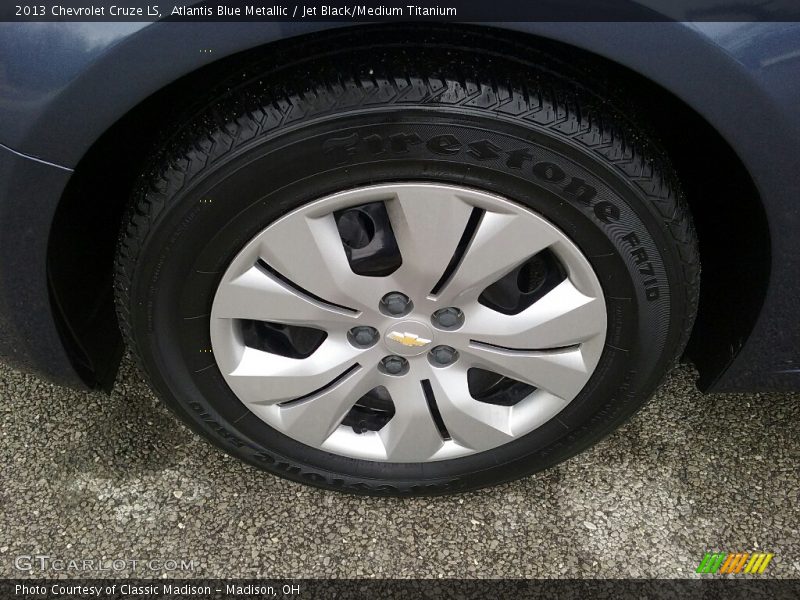 Atlantis Blue Metallic / Jet Black/Medium Titanium 2013 Chevrolet Cruze LS