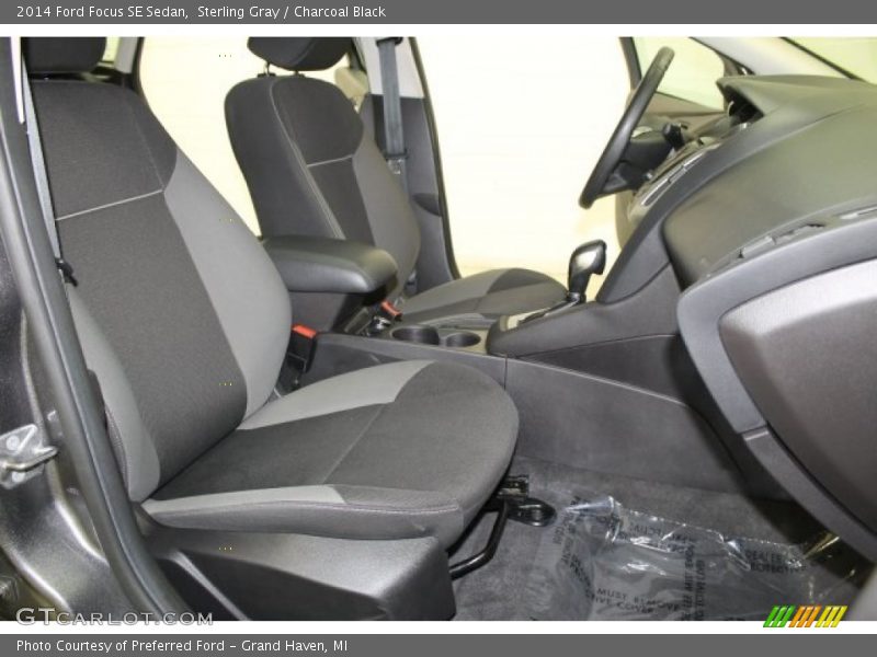 Sterling Gray / Charcoal Black 2014 Ford Focus SE Sedan