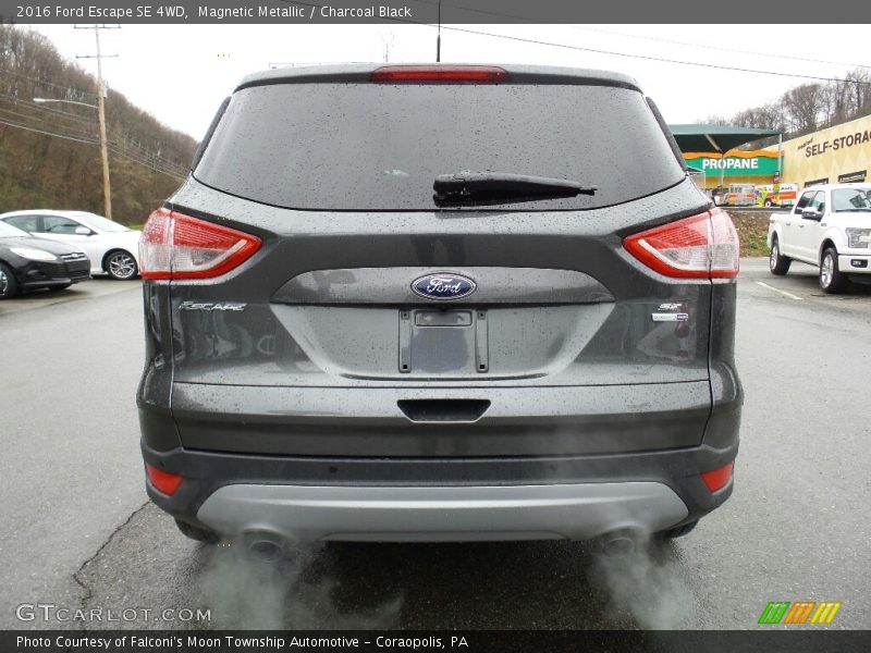 Magnetic Metallic / Charcoal Black 2016 Ford Escape SE 4WD