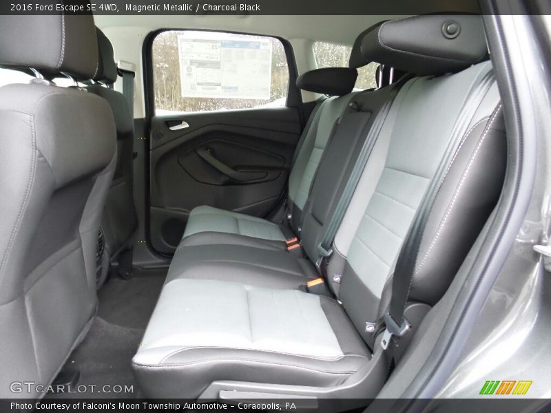 Magnetic Metallic / Charcoal Black 2016 Ford Escape SE 4WD