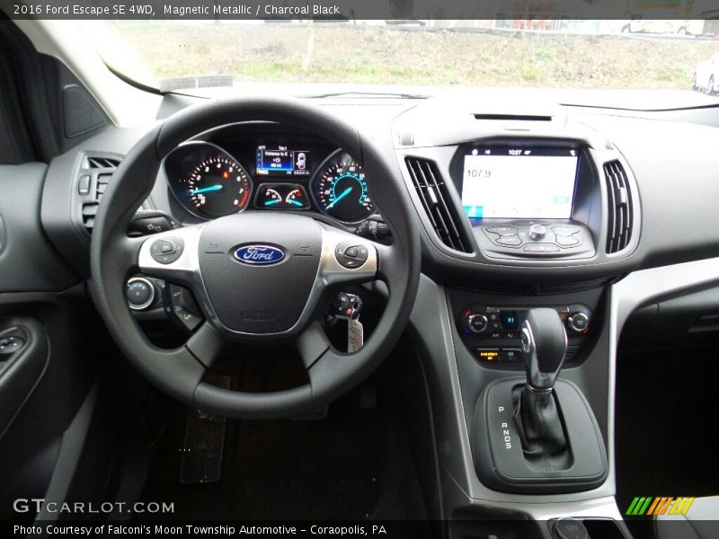 Magnetic Metallic / Charcoal Black 2016 Ford Escape SE 4WD