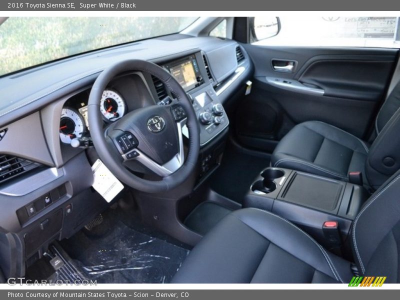 Super White / Black 2016 Toyota Sienna SE