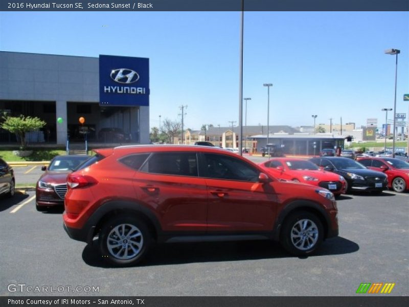 Sedona Sunset / Black 2016 Hyundai Tucson SE