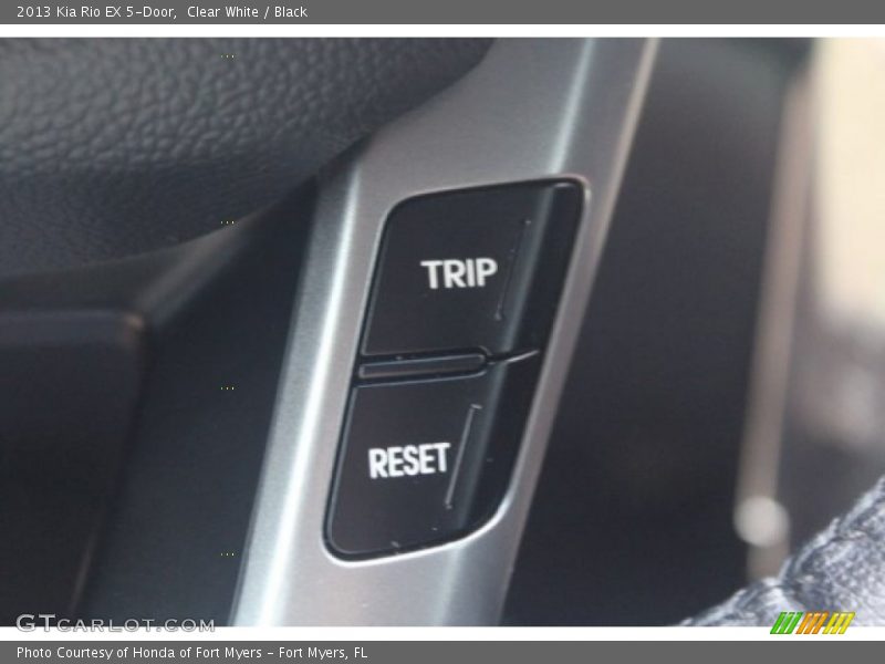 Clear White / Black 2013 Kia Rio EX 5-Door
