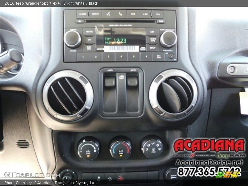 Bright White / Black 2016 Jeep Wrangler Sport 4x4
