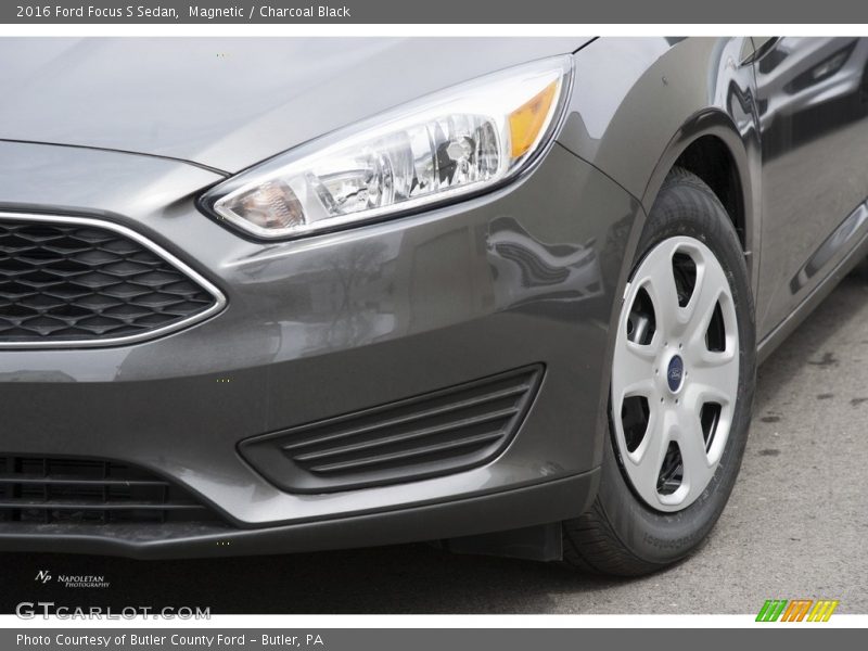 Magnetic / Charcoal Black 2016 Ford Focus S Sedan