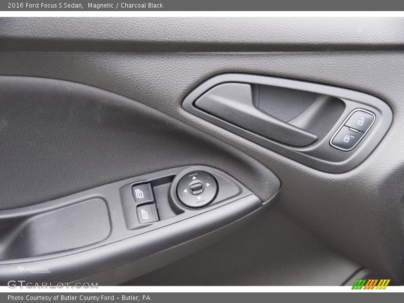 Magnetic / Charcoal Black 2016 Ford Focus S Sedan