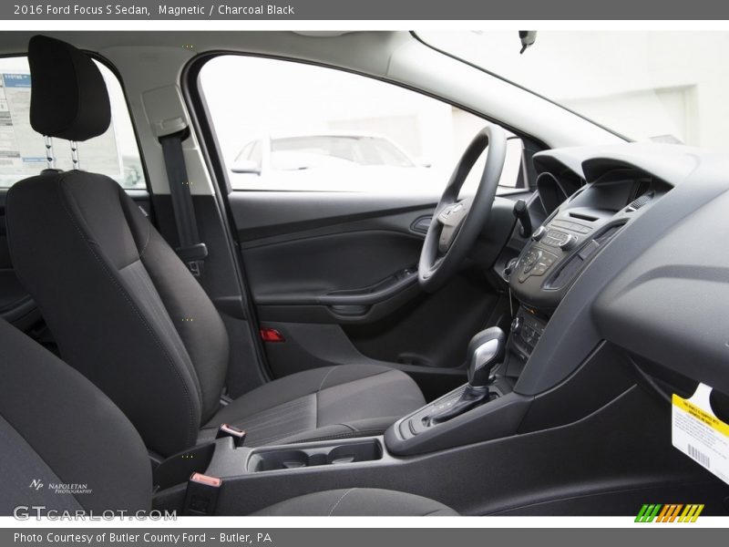 Magnetic / Charcoal Black 2016 Ford Focus S Sedan