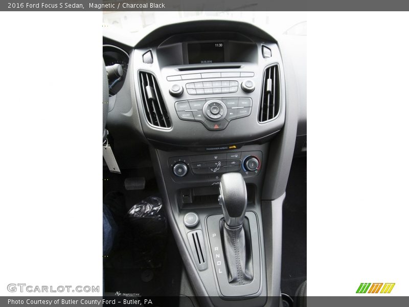 Magnetic / Charcoal Black 2016 Ford Focus S Sedan
