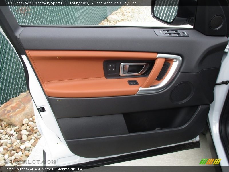 Yulong White Metallic / Tan 2016 Land Rover Discovery Sport HSE Luxury 4WD