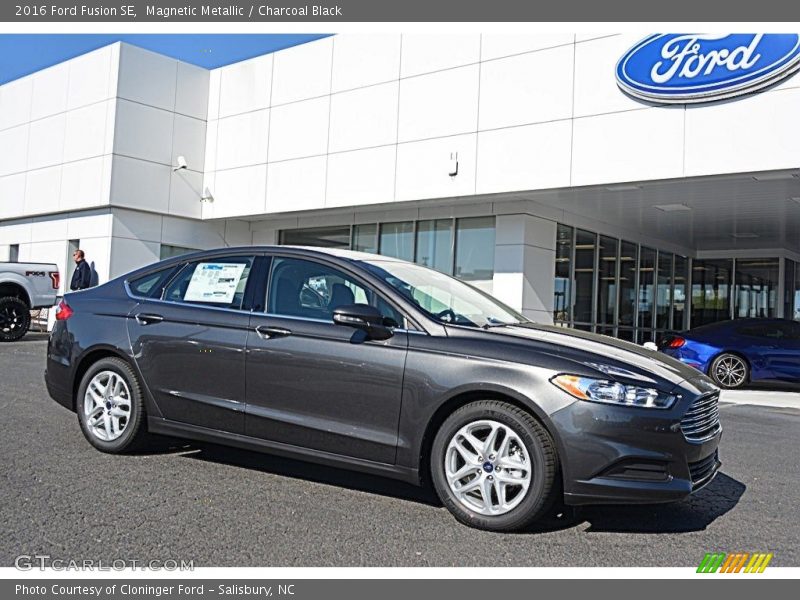 Magnetic Metallic / Charcoal Black 2016 Ford Fusion SE