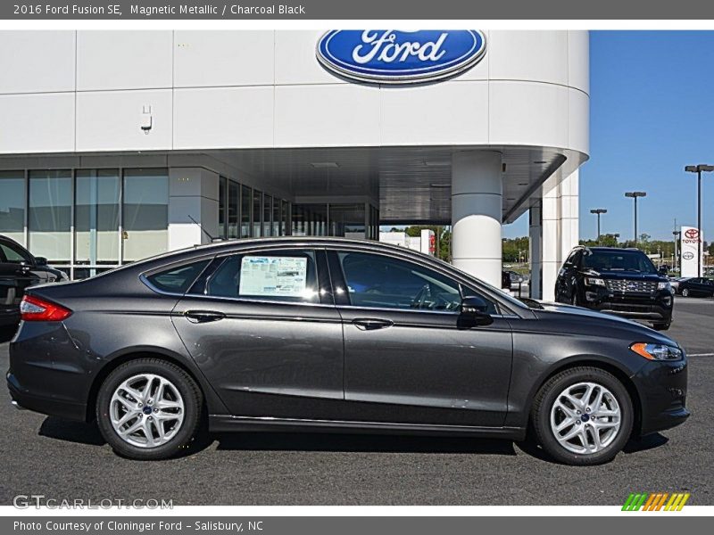 Magnetic Metallic / Charcoal Black 2016 Ford Fusion SE
