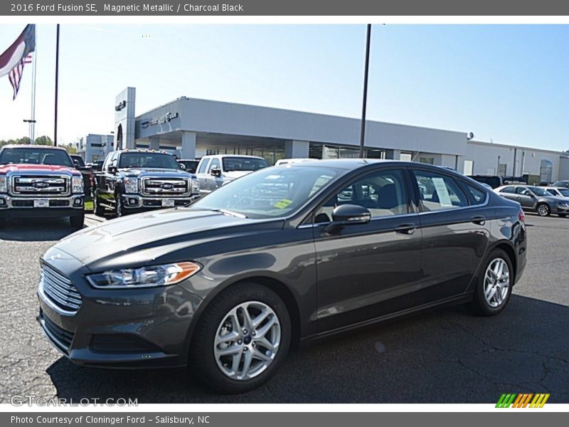 Magnetic Metallic / Charcoal Black 2016 Ford Fusion SE