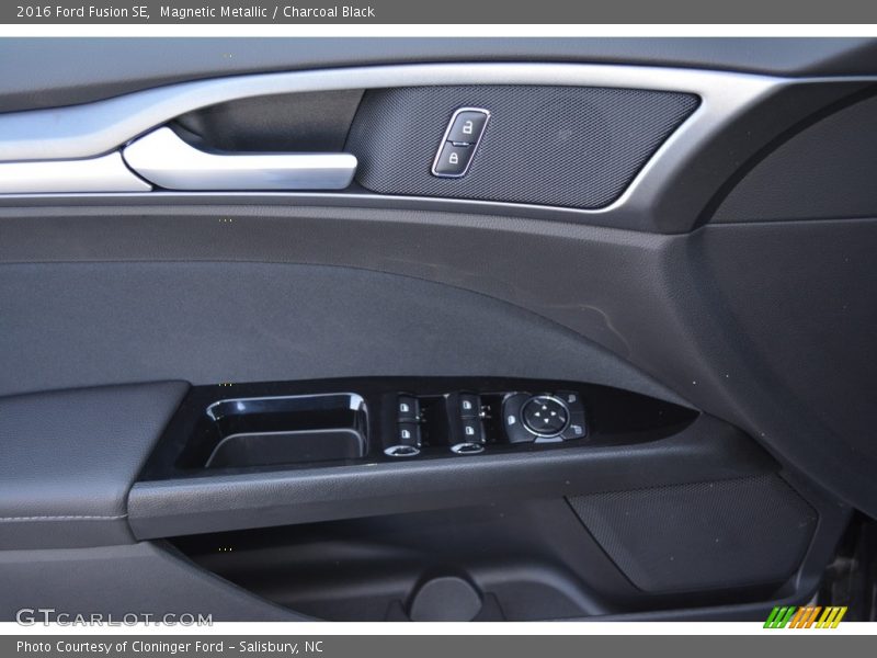Magnetic Metallic / Charcoal Black 2016 Ford Fusion SE
