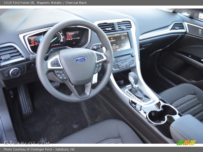 Magnetic Metallic / Charcoal Black 2016 Ford Fusion SE