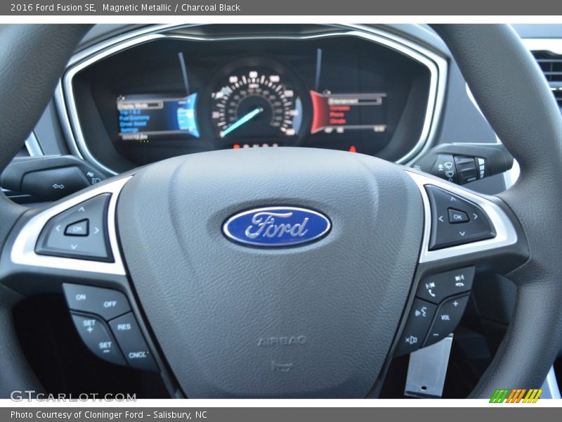 Magnetic Metallic / Charcoal Black 2016 Ford Fusion SE