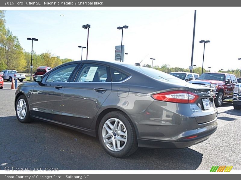 Magnetic Metallic / Charcoal Black 2016 Ford Fusion SE