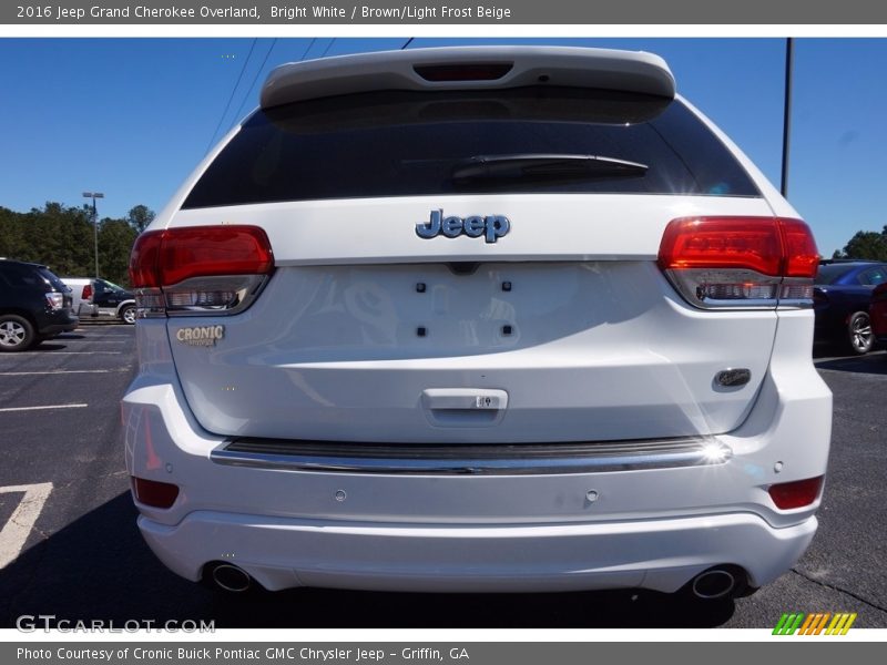 Bright White / Brown/Light Frost Beige 2016 Jeep Grand Cherokee Overland