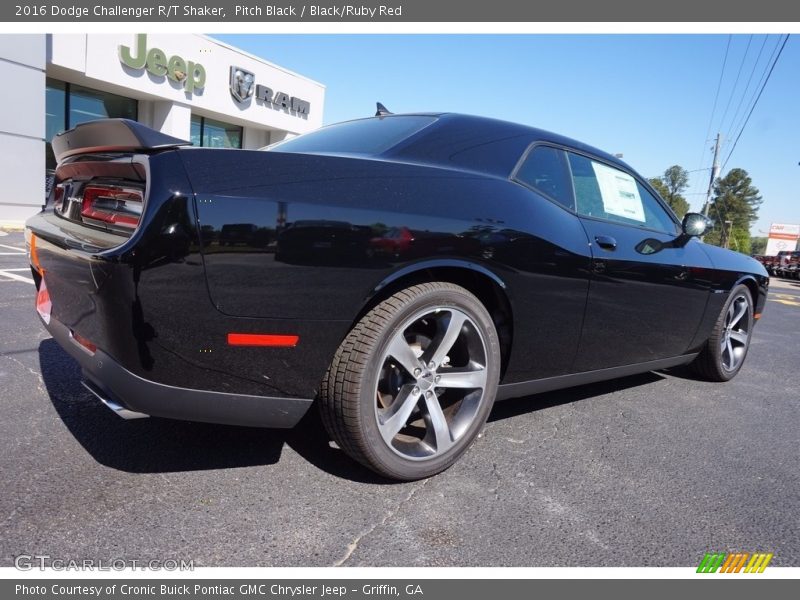 Pitch Black / Black/Ruby Red 2016 Dodge Challenger R/T Shaker