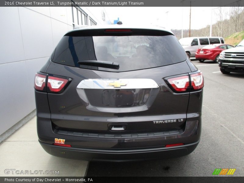 Tungsten Metallic / Dark Titanium/Light Titanium 2016 Chevrolet Traverse LS