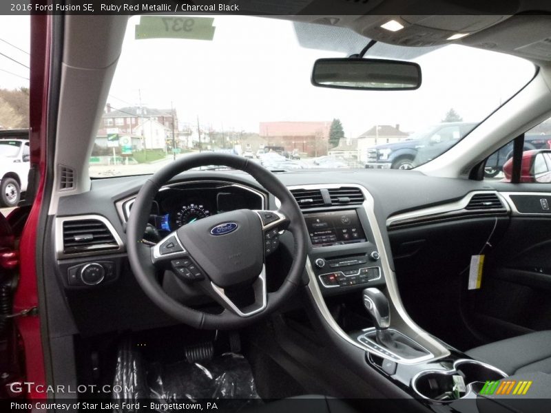 Ruby Red Metallic / Charcoal Black 2016 Ford Fusion SE