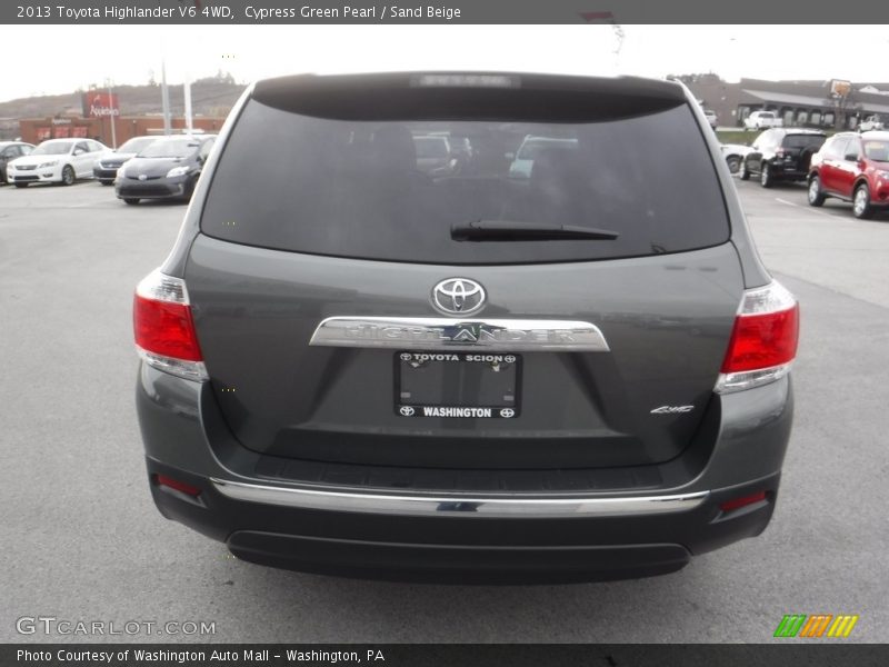 Cypress Green Pearl / Sand Beige 2013 Toyota Highlander V6 4WD