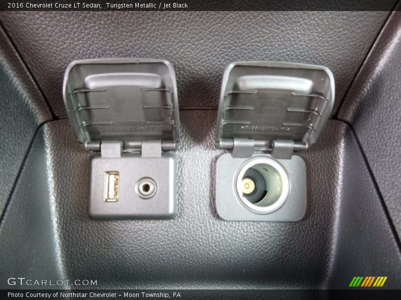 Tungsten Metallic / Jet Black 2016 Chevrolet Cruze LT Sedan
