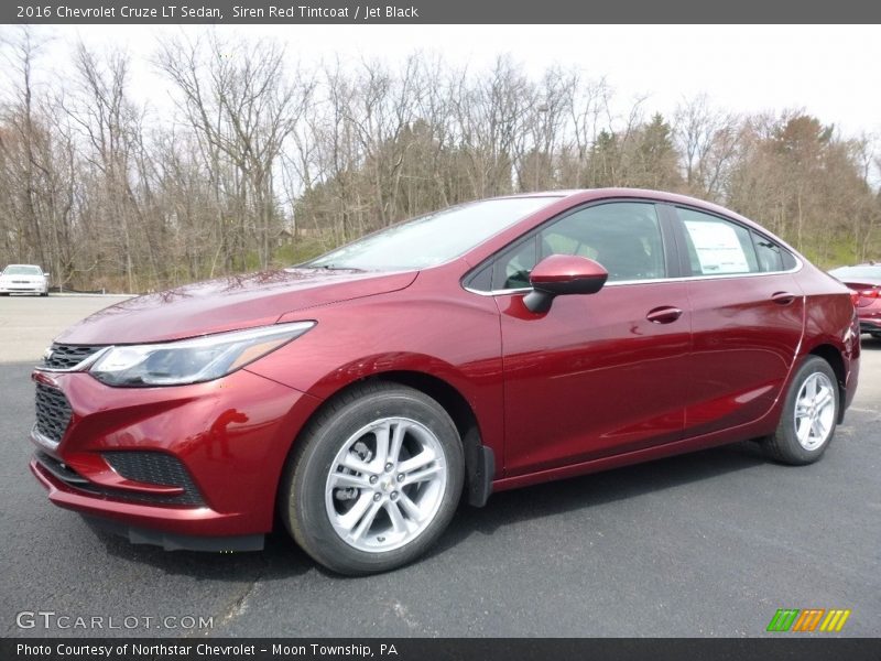 Front 3/4 View of 2016 Cruze LT Sedan