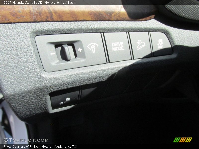 Monaco White / Black 2017 Hyundai Santa Fe SE
