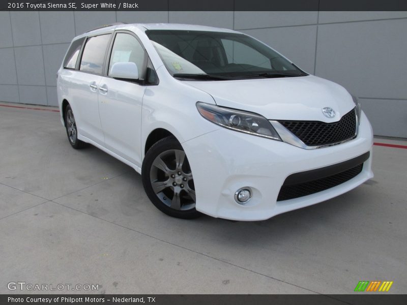 Front 3/4 View of 2016 Sienna SE