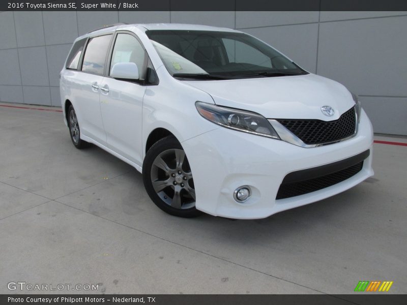 Super White / Black 2016 Toyota Sienna SE