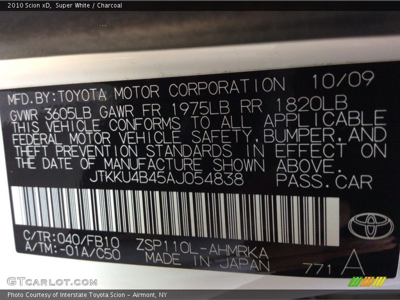 Super White / Charcoal 2010 Scion xD