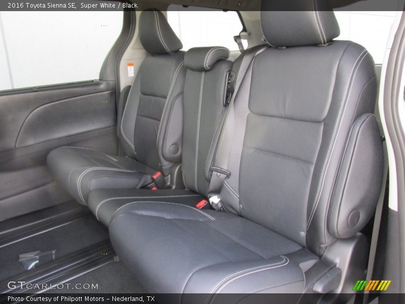 Super White / Black 2016 Toyota Sienna SE