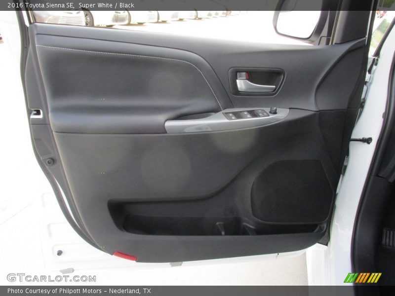Super White / Black 2016 Toyota Sienna SE