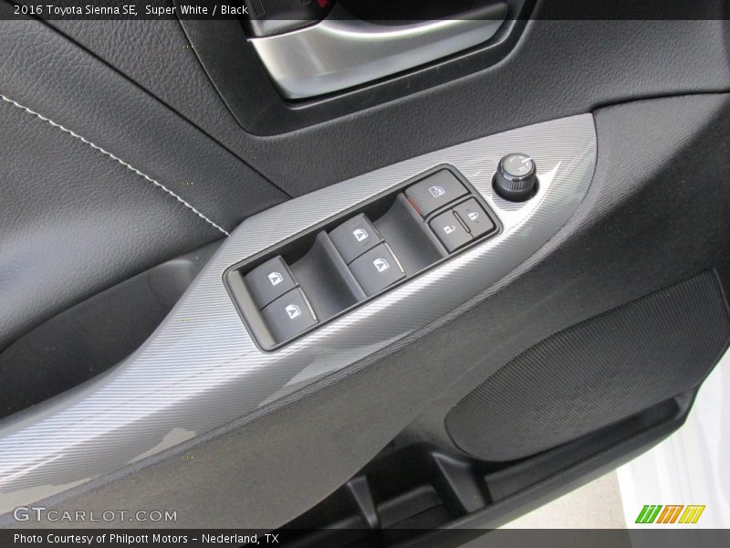 Super White / Black 2016 Toyota Sienna SE