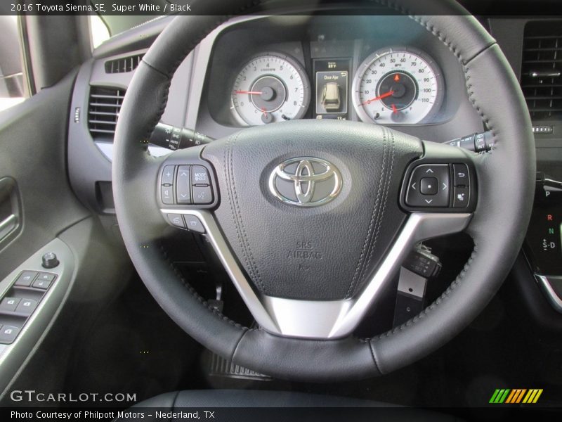 Super White / Black 2016 Toyota Sienna SE