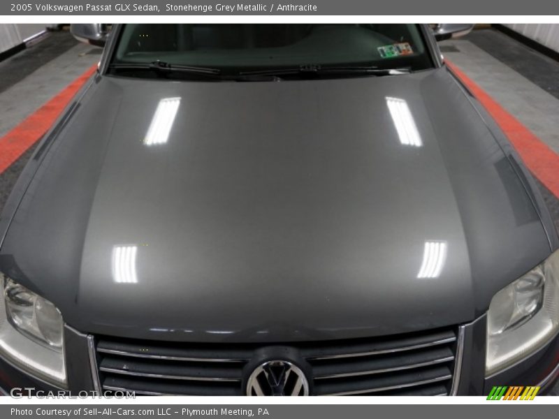Stonehenge Grey Metallic / Anthracite 2005 Volkswagen Passat GLX Sedan
