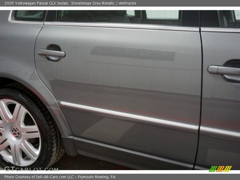 Stonehenge Grey Metallic / Anthracite 2005 Volkswagen Passat GLX Sedan