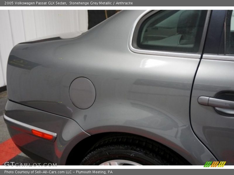 Stonehenge Grey Metallic / Anthracite 2005 Volkswagen Passat GLX Sedan