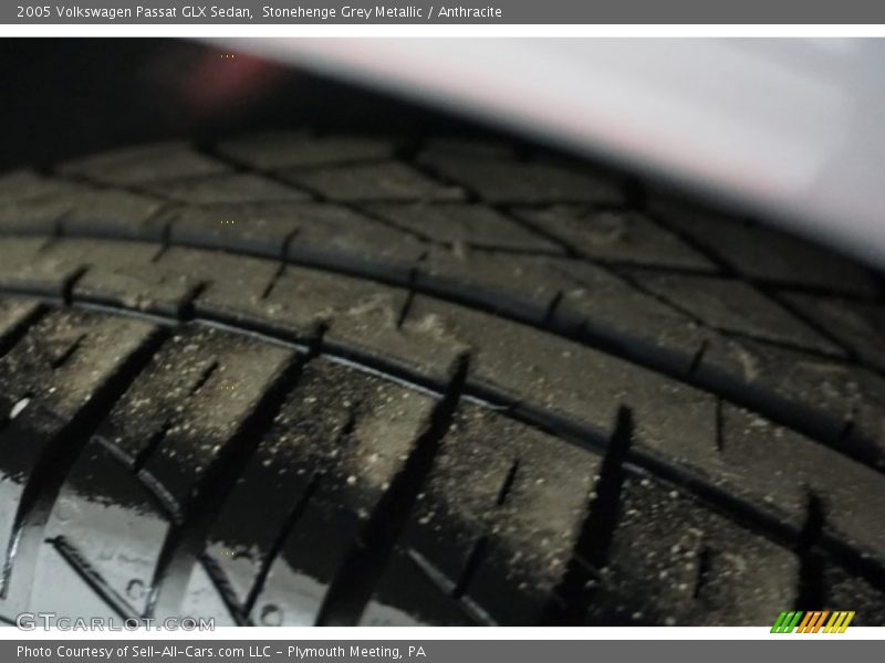Stonehenge Grey Metallic / Anthracite 2005 Volkswagen Passat GLX Sedan