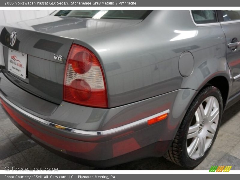 Stonehenge Grey Metallic / Anthracite 2005 Volkswagen Passat GLX Sedan