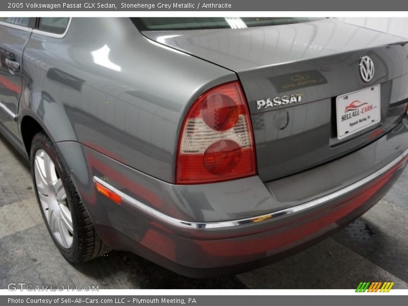 Stonehenge Grey Metallic / Anthracite 2005 Volkswagen Passat GLX Sedan