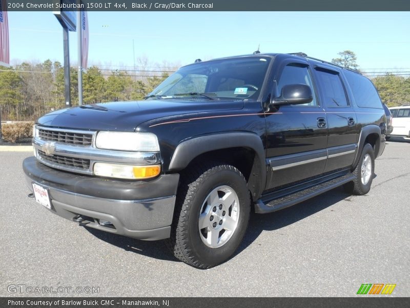 Front 3/4 View of 2004 Suburban 1500 LT 4x4